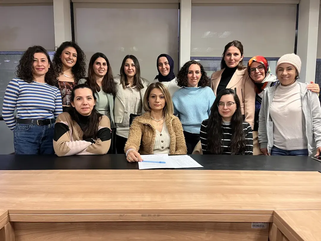Holistik Ebelik Derneği kurucu ekibi bir arada
